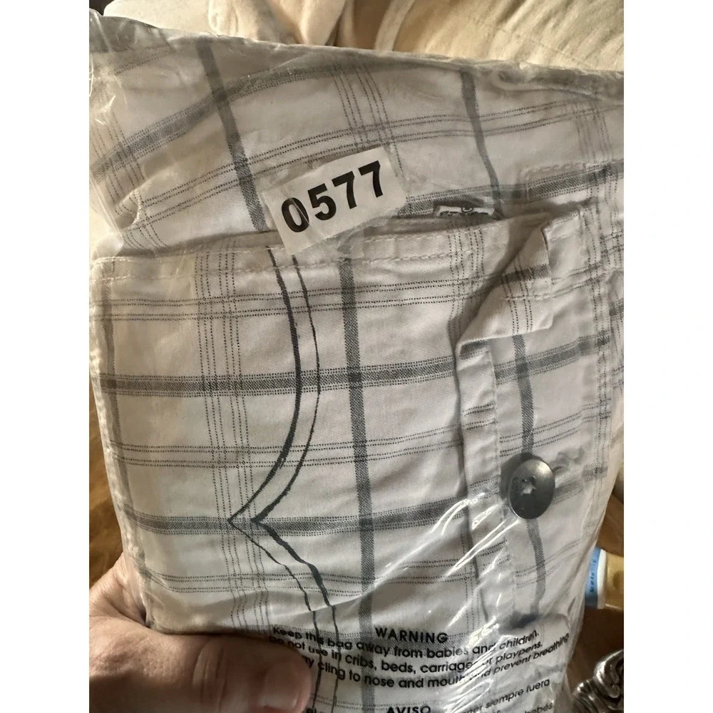 Levi's Men's Plaid Cargo Shorts White Gray 11